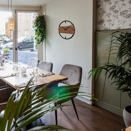 Bílé digitální hodiny s češtinou LAVVU MODIG řízené rádiovým signálem LCX0010