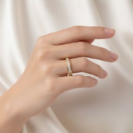 Zlatý 585/1000 prsten z bílého zlata s kameny