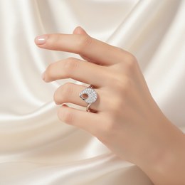 MOISS prsten ze žlutého zlata GRANÁT