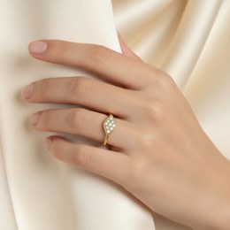 Zlatý prsten z bílého zlata se zirkonem