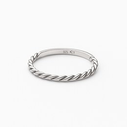 Zlatý prsten z bílého zlata