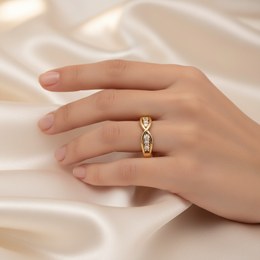 Zlatý prsten se zirkony