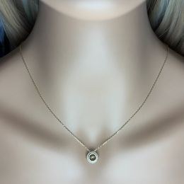 Zlatý náhrdelník se zirkony