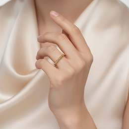 Zlatý prsten se zlatými kuličkami