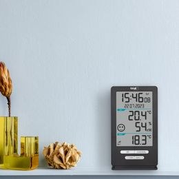 Teploměr a vlhkoměr s 3 bezdrátovými senzory TFA 30.3057.01 MULTI-SENSE