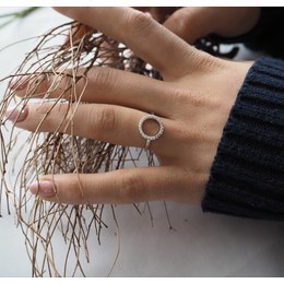 MINET Elegantní stříbrný prsten s bílým zirkonem