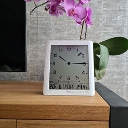 JVD DH9335.1 - Rádiem řízené digitální hodiny se zobrazením dne a měsíce v češtině