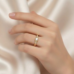 Zlatý 585/1000 prsten se zirkonem 1970