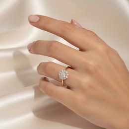 Zlatý prsten se zirkony