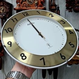 Nástěnné hodiny řízené rádiovým signálem s českým dnem v týdnu TFA 60.4516.54