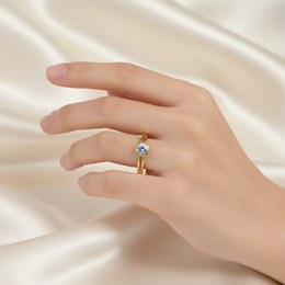 Zlatý prsten z bílého zlata