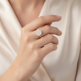 Zlatý prsten z bílého zlata se zirkonem