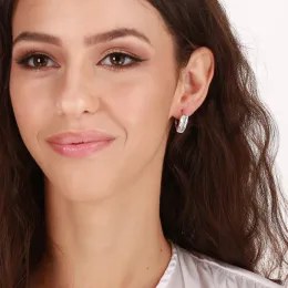 Stříbrné náušnice JVD visací zdobené modrými a bílými zirkony