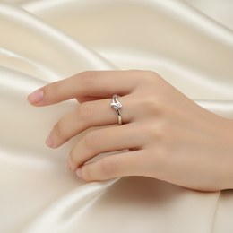 MINET Luxusní zlatý prsten s bílými zirkony Au 585/1000 JMG0079WGR