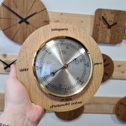 KUBRi 0230 - špičkový barometr osazený v dubovém dřevě