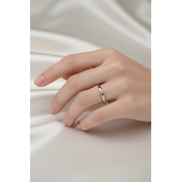 Zlatý prsten z bílého zlata se zirkonem