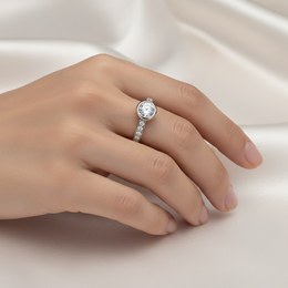 Zlatý prsten se zirkony