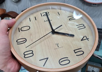 AMS 5118 - Stolní hodiny řízené signálem