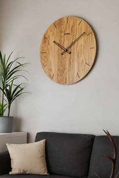 KUBRi 0096 - dubové hodiny české výroby o průměru 44 cm