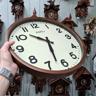 KUBRi 0093 - dubové hodiny české výroby o průměru 44 cm