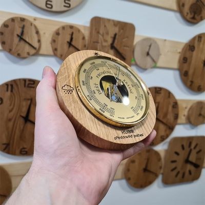 KUBRi 0183A - Luxusní dubové hodiny s epoxidovými doplňky