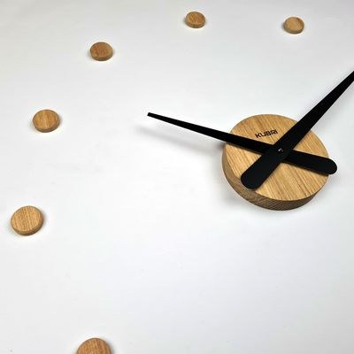 KUBRi 0093 - dubové hodiny české výroby o průměru 44 cm