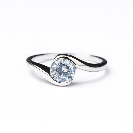 Zlatý prsten z bílého zlata se zirkonem