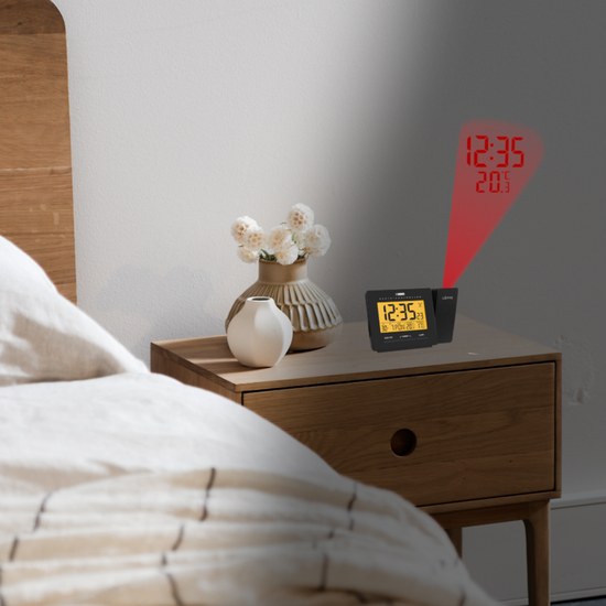 LAVVU Digitální projekční budík řízený rádiovým signálem PROJECTION s češtinou LAR0030