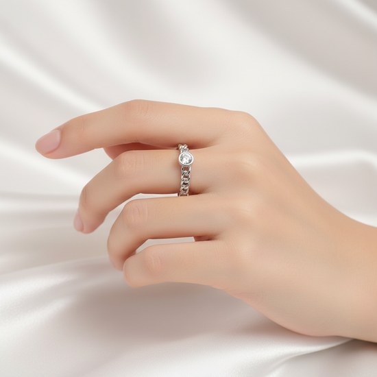 Zlatý prsten z bílého zlata se zirkonem