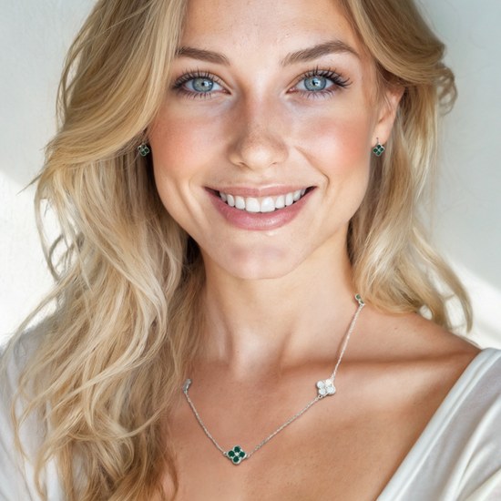 MINET Stříbrné náušnice čtyřlístky s malachitem