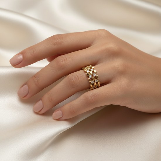 Zlatý prsten se zirkony