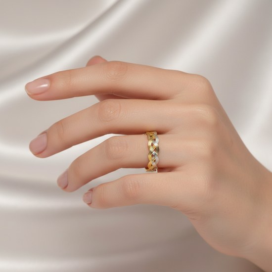 Zlatý prsten s detaily z bílého zlata