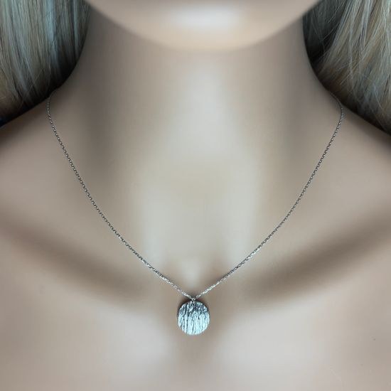 Zlatý náhrdelník z bílého zlata