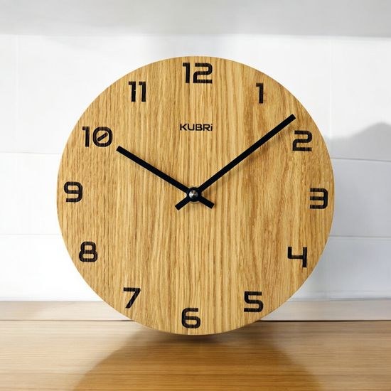 KUBRi 0057A - Dubové hodiny české výroby s výraznými čísly