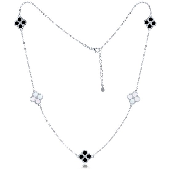 MINET Pozlacený stříbrný náhrdelník čtyřlístky s bílou a černou perletí