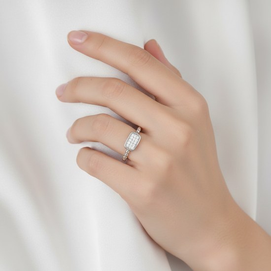 Zlatý prsten se zirkony