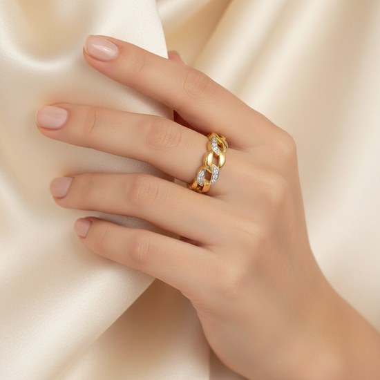 Zlatý prsten se zirkony