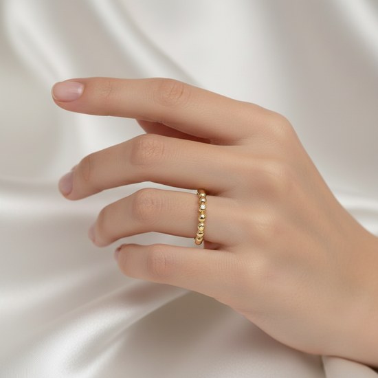 Zlatý prsten se zirkony