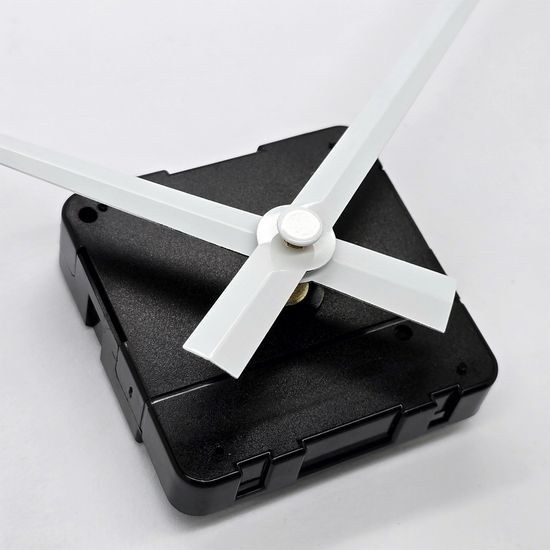 Hodinový strojek s tichým chodem včetně bílých ručiček HRP76W