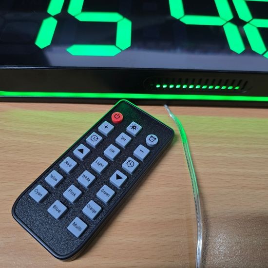 JVD DH5502.4- Stále svítící hodiny se stopkami a mnoha dalšími užitečnými funkcemi