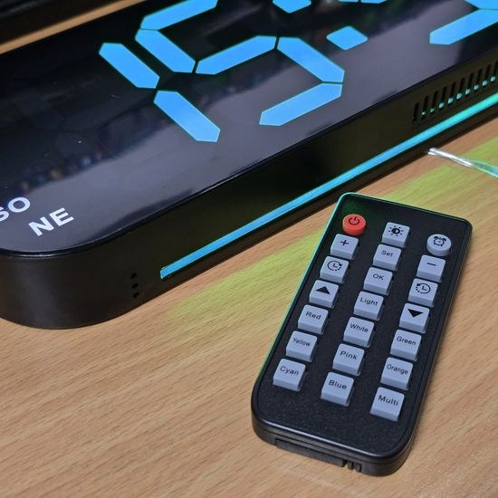 JVD DH5502.2- Stále svítící hodiny se stopkami a mnoha dalšími užitečnými funkcemi