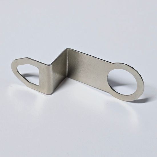 Kovový závěs hodinového strojku HR