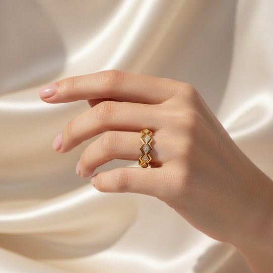 Zlatý prsten se zirkony