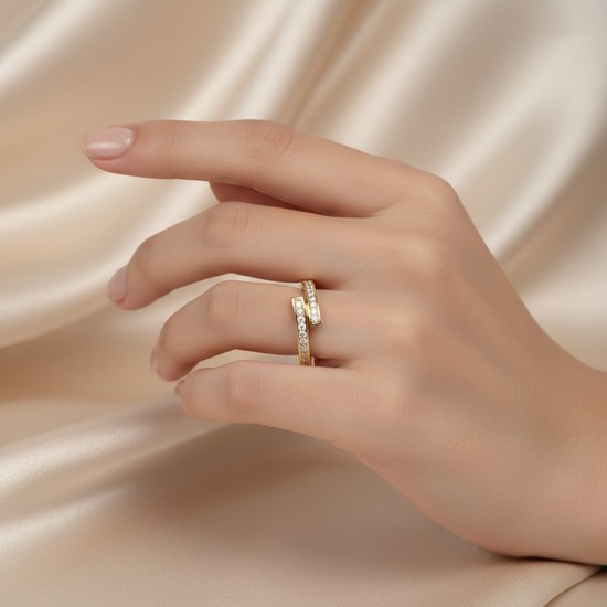 Zlatý prsten se zirkony