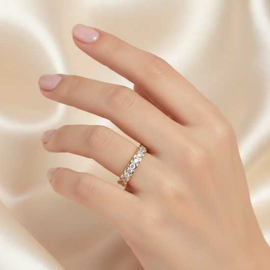 Zlatý prsten se zirkony