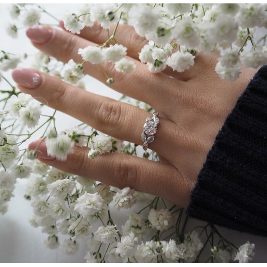 MINET Luxusní rozkvetlý stříbrný prsten FLOWERS s bílými zirkony vel. 62