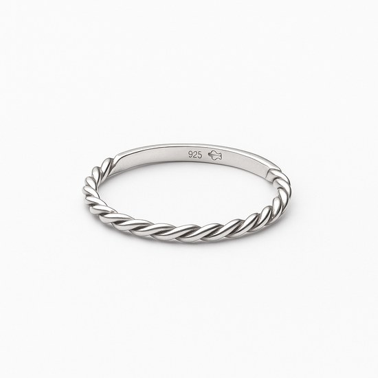 Zlatý prsten z bílého zlata