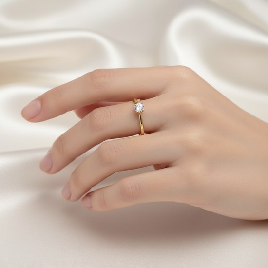 Zlatý prsten se zirkonem