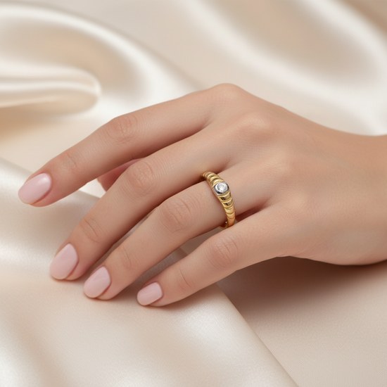 Zlatý prsten se zirkonem