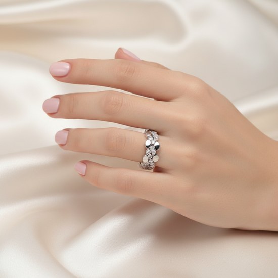 Zlatý prsten z bílého zlata se zirkony